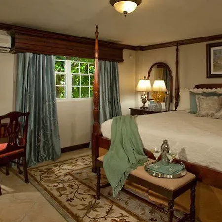 Grand Pineapple Montego Bay Hotel